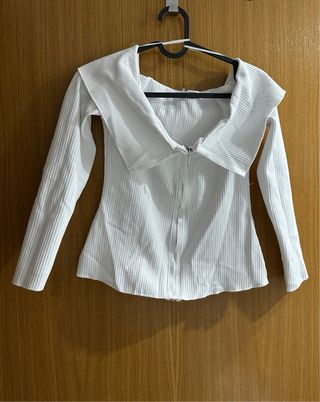 Blusa Zara manga larga off-shoulder cremallera