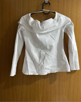 Blusa Zara manga larga off-shoulder cremallera