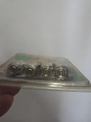 Válvulas ocultas para ruedas de coche