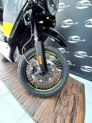 Husqvarna 2022 | 29.000 km | Gris | 9.999€