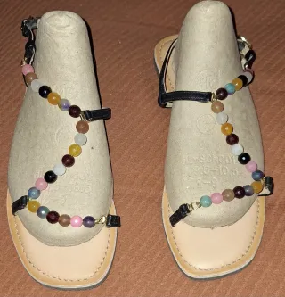 Sandalias Gioseppo con cuentas multicolor