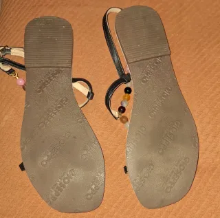 Sandalias Gioseppo con cuentas multicolor