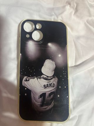 Camiseta XS Saiko + Funda iPhone 15 + Bufanda