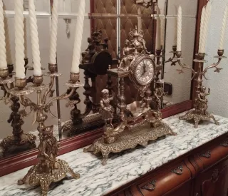 Reloj y dos candelabros ( entrega mano Salamanca).