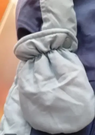 Buzo de bebé azul y celeste