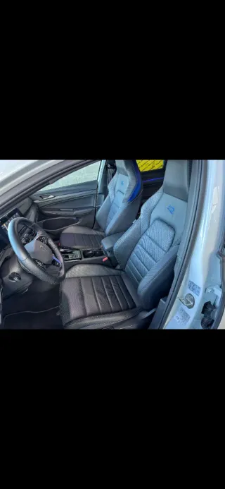 VOLKSWAGEN GOLF R (PACK R-PERFORMANCE + AKRAPOVIČ)