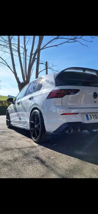 VOLKSWAGEN GOLF R (PACK R-PERFORMANCE + AKRAPOVIČ)