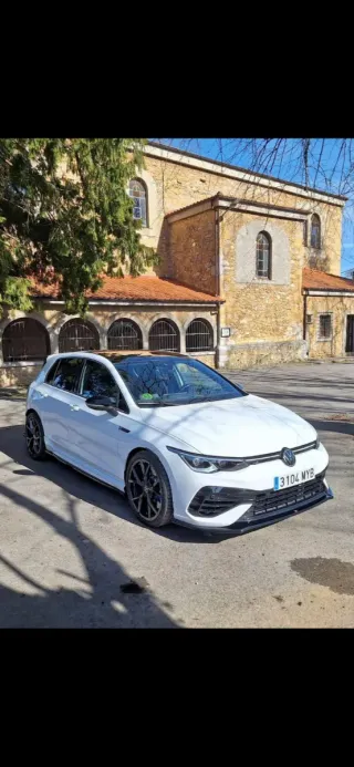 VOLKSWAGEN GOLF R (PACK R-PERFORMANCE + AKRAPOVIČ)
