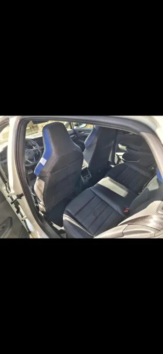 VOLKSWAGEN GOLF R (PACK R-PERFORMANCE + AKRAPOVIČ)