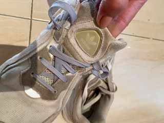 Deportivas Adidas Beige y Blancas