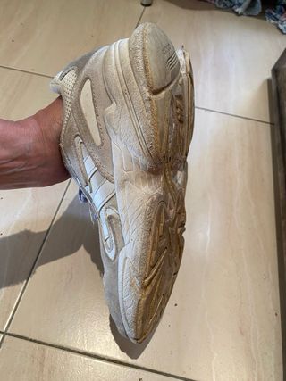 Deportivas Adidas Beige y Blancas