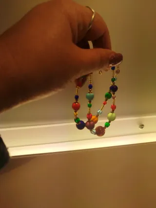 Bracciale con pietre colorate e ciondolo a cuore