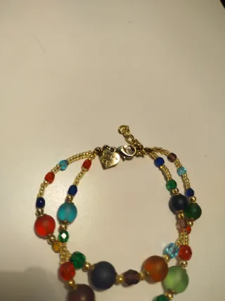 Bracciale con pietre colorate e ciondolo a cuore