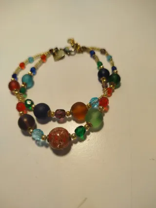 Bracciale con pietre colorate e ciondolo a cuore