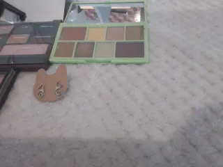 Paletas y Highlighter + regalo de pendientes