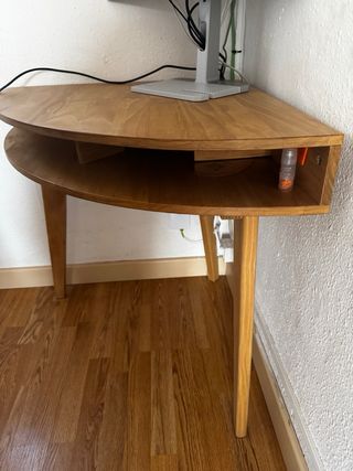 Escritorio de madera para esquina