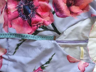 Vestido floral morado y rosa