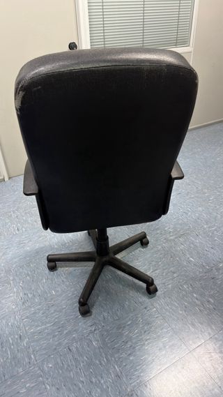 Silla de oficina negra