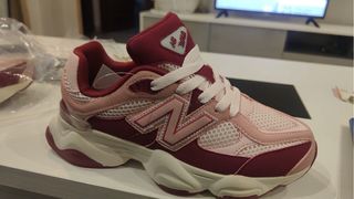 New Balance 9060 Mujer Rosa y Rojo