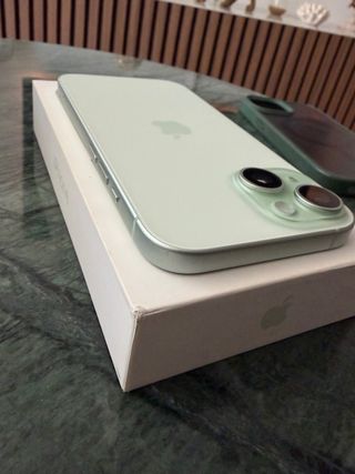 iPhone 15 Verde