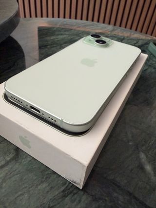 iPhone 15 Verde