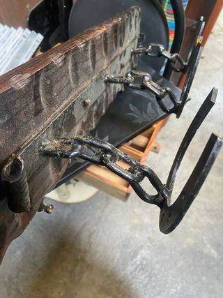 Perchero artesanal con herraduras