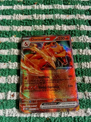 Carta Pokémon Charizard EX 330 HP