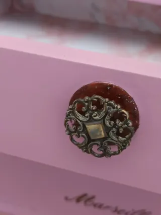Mesita de noche vintage rosa
