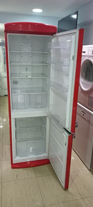 Nevera no Frost energía A+Roja Meireles