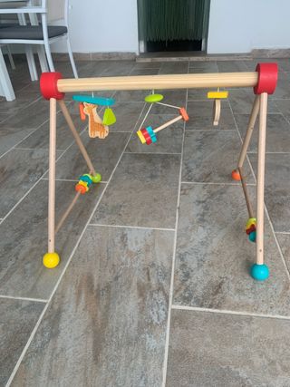 Gimnasio de madera para bebés