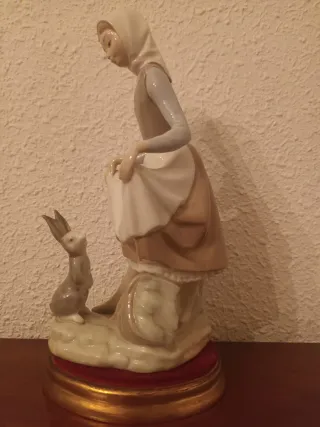 Figura Lladro Niña con Conejos