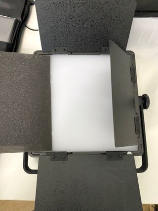 2 Focos LED Nanguang CN-600CH + Trípodes Jinbei