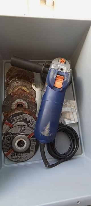 Amoladora radial con discos