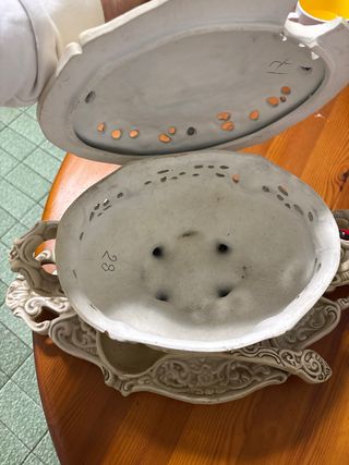 Sopera de cerámica con rosas