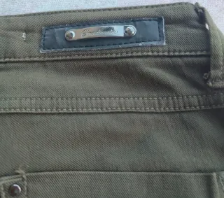Pantalón vaquero verde roto Stradivarius T.34