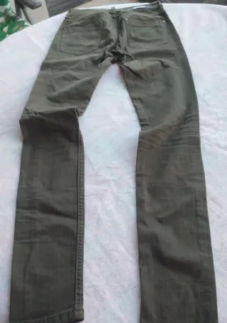 Pantalón vaquero verde roto Stradivarius T.34