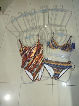 Perchas para bañador de plástico