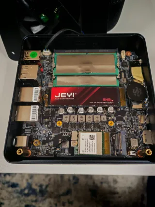 Mini PC AMD Ryzen 7 7840HS 8C/16H