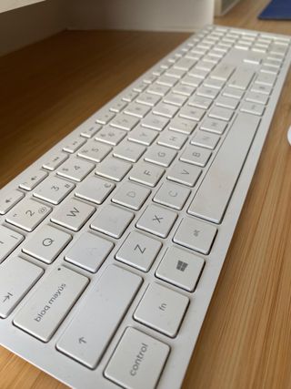 HP All-in-One 24 i5 8th Gen 8GB RAM 256GB SSD