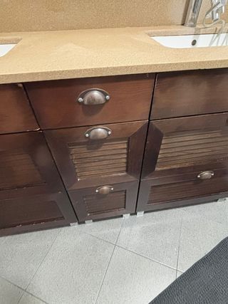 Conjunto de baño madera y cristal