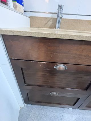 Conjunto de baño madera y cristal