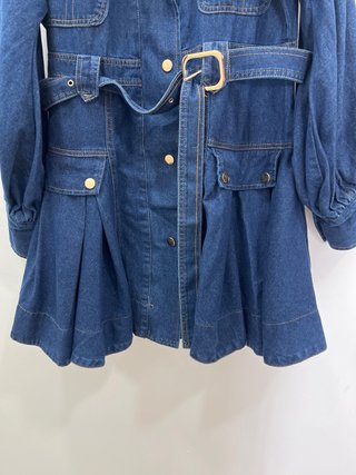 Vestito di jeans con cintura