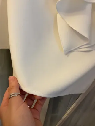 Blusa blanca con volantes