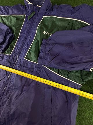Chaqueta cortavientos Nike azul y verde