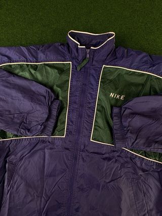 Chaqueta cortavientos Nike azul y verde