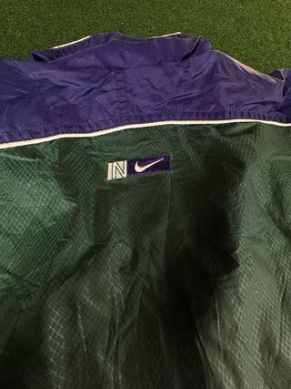 Chaqueta cortavientos Nike azul y verde