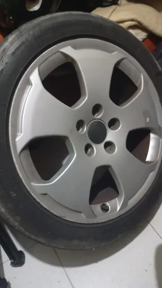 Llantas de aleación plateadas No tienen vida