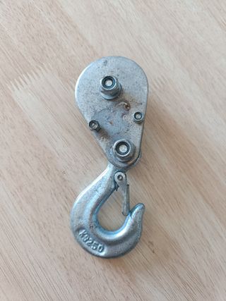 Gancho de metal con seguro