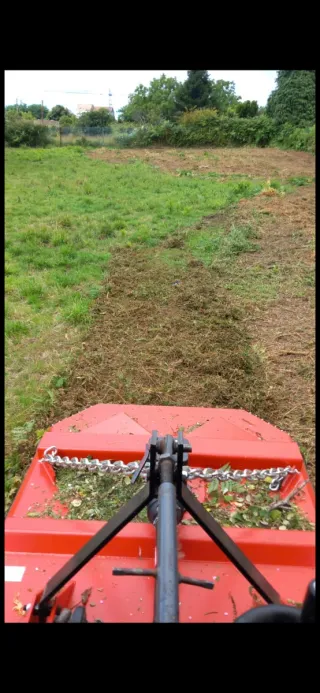 Desbrozes  y trabajos con tractor