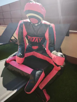 Muñeco Artes Marciales Tejido Rojo y Negro